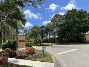 Read more about the article Living in an HOA Community: Pros and Cons